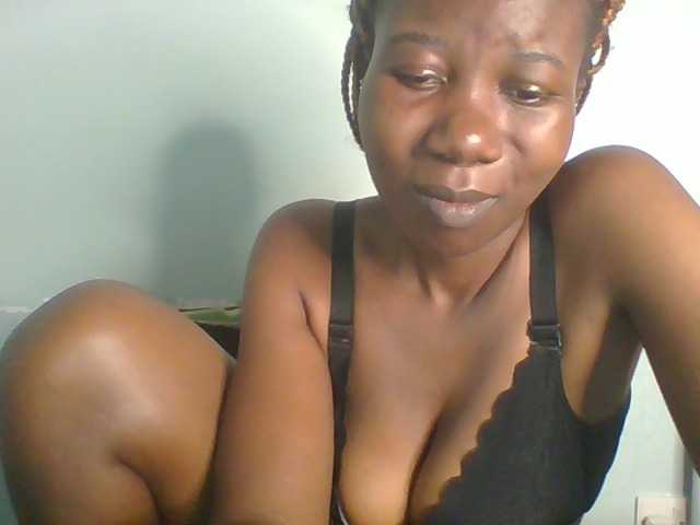 Golden-brownie live cam on BongaCams