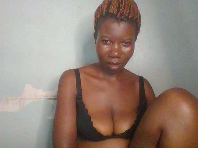 Golden-brownie live cam on BongaCams
