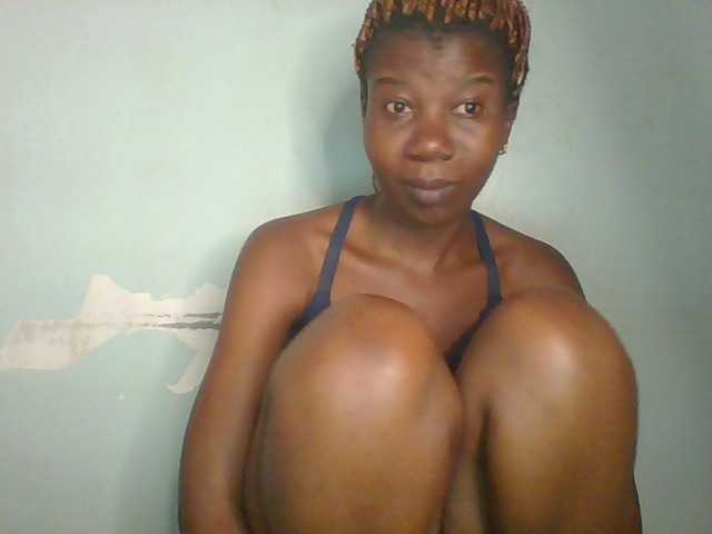Golden-brownie live cam on BongaCams