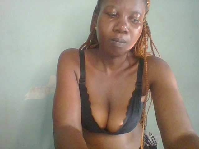 Golden-brownie live cam on BongaCams
