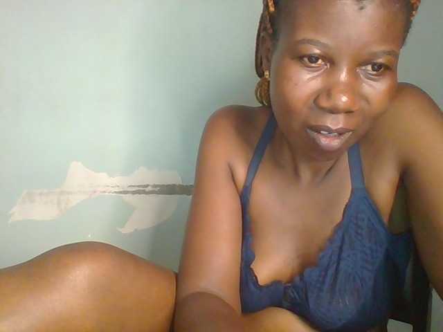 Golden-brownie live cam on BongaCams