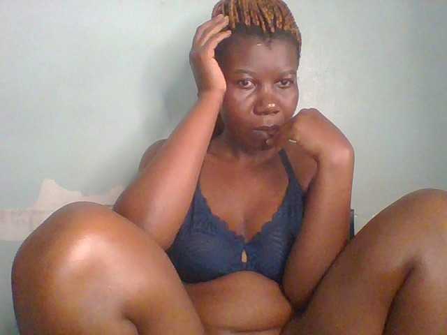 Golden-brownie live cam on BongaCams