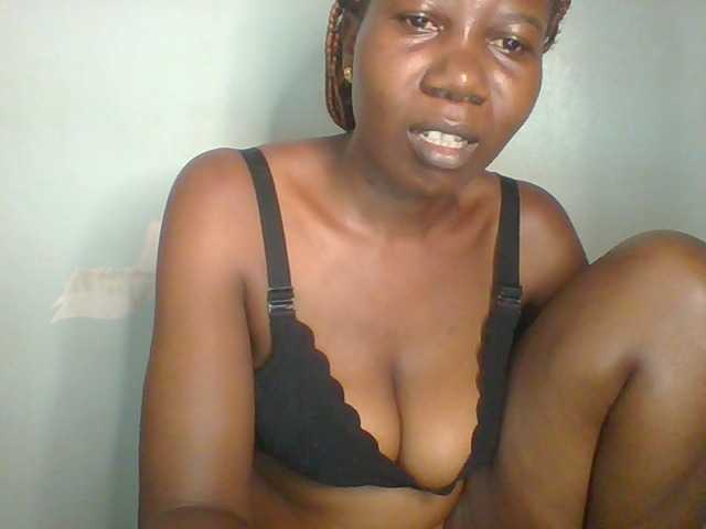 Golden-brownie live cam on BongaCams