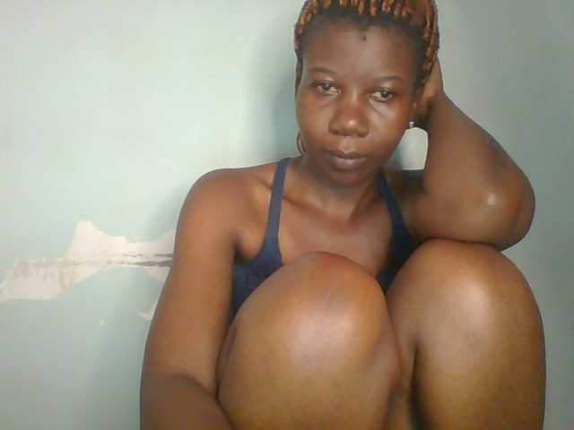 Golden-brownie live cam on BongaCams