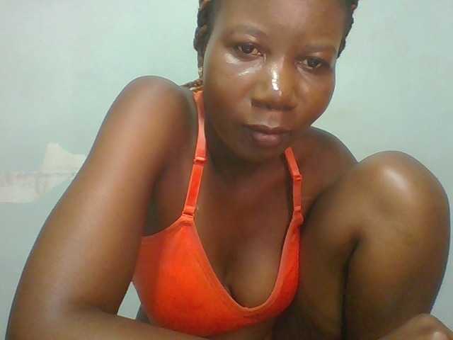Golden-brownie live cam on BongaCams