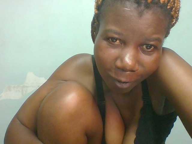 Golden-brownie live cam on BongaCams