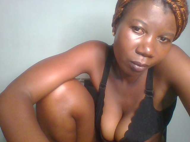 Golden-brownie live cam on BongaCams