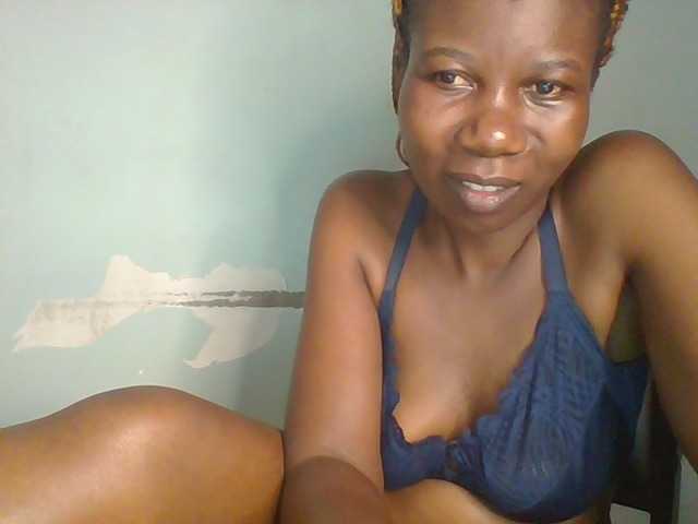 Golden-brownie live cam on BongaCams