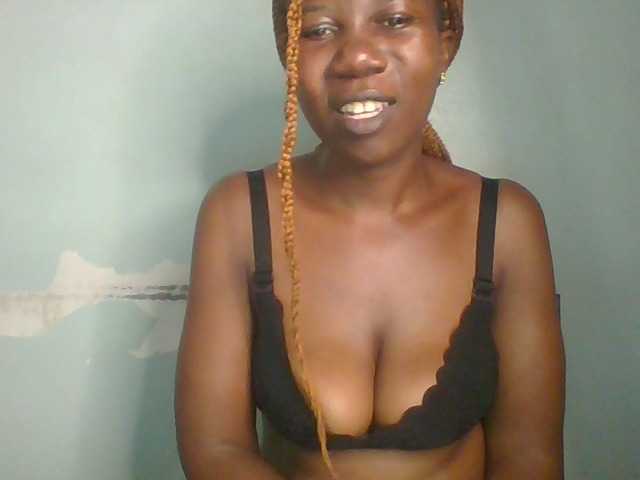 Golden-brownie live cam on BongaCams