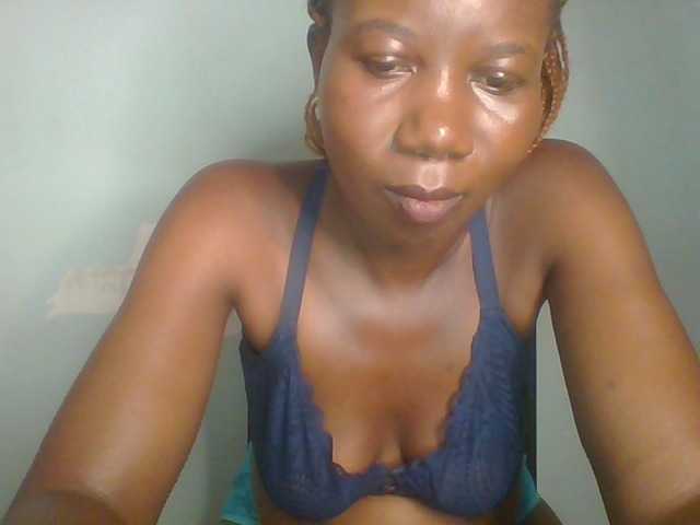 Golden-brownie live cam on BongaCams