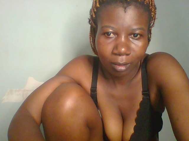 Golden-brownie live cam on BongaCams