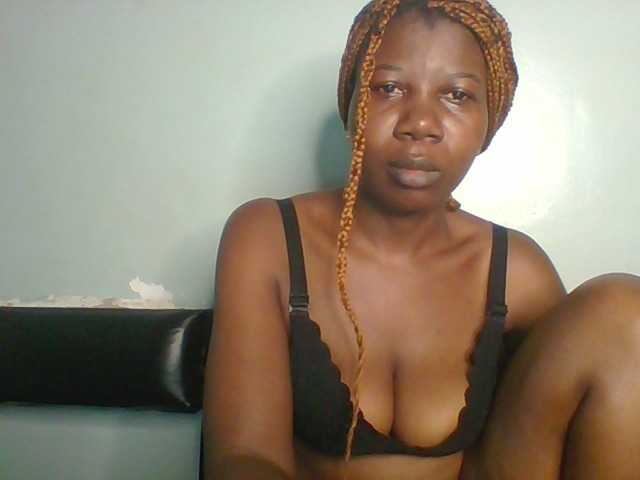 Golden-brownie live cam on BongaCams