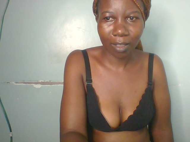 Golden-brownie live cam on BongaCams
