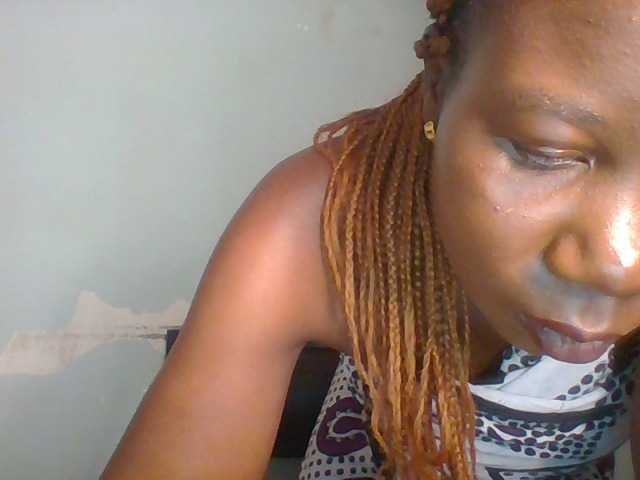 Golden-brownie live cam on BongaCams