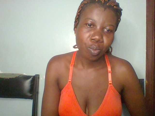 Golden-brownie live cam on BongaCams