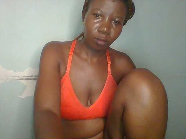 Golden-brownie live cam on BongaCams