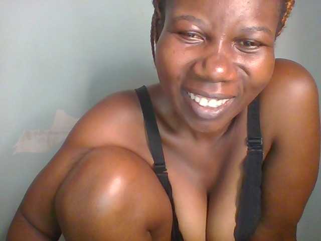 Golden-brownie live cam on BongaCams