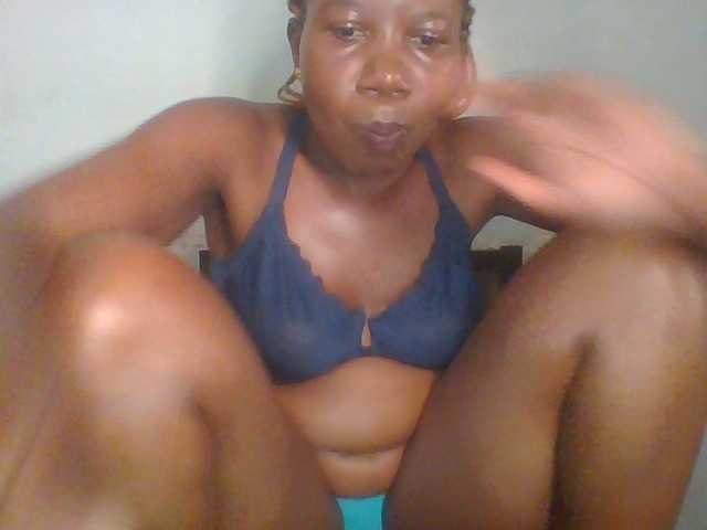 Golden-brownie live cam on BongaCams