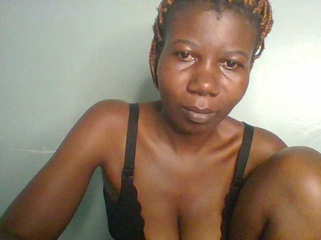 Golden-brownie live cam on BongaCams