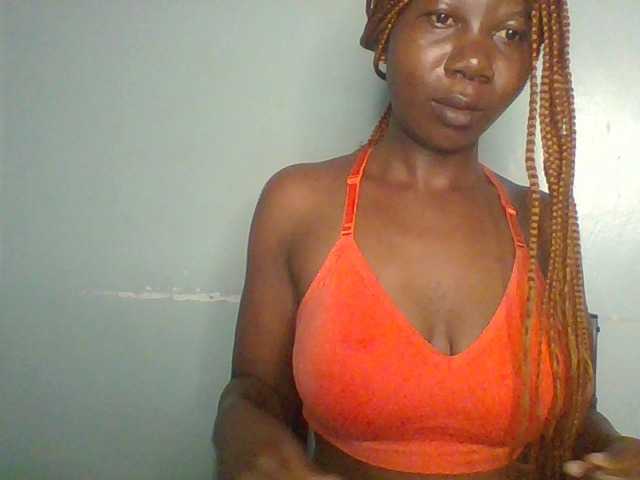 Golden-brownie live cam on BongaCams
