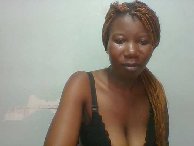 Golden-brownie live cam on BongaCams