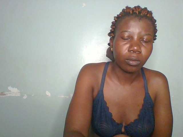 Golden-brownie live cam on BongaCams