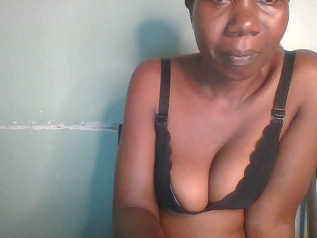 Golden-brownie live cam on BongaCams