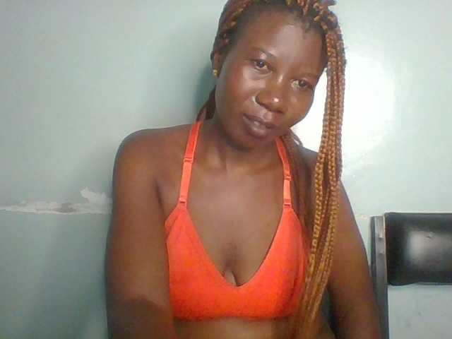Golden-brownie live cam on BongaCams