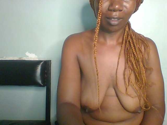 Golden-brownie live cam on BongaCams