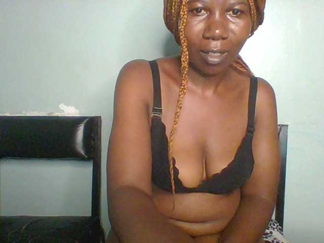 Golden-brownie live cam on BongaCams