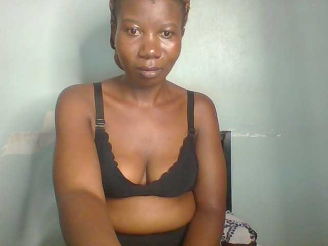 Golden-brownie live cam on BongaCams