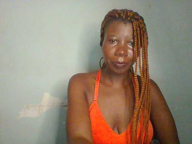 Golden-brownie live cam on BongaCams