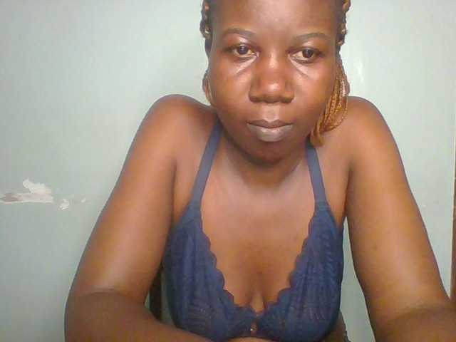 Golden-brownie live cam on BongaCams