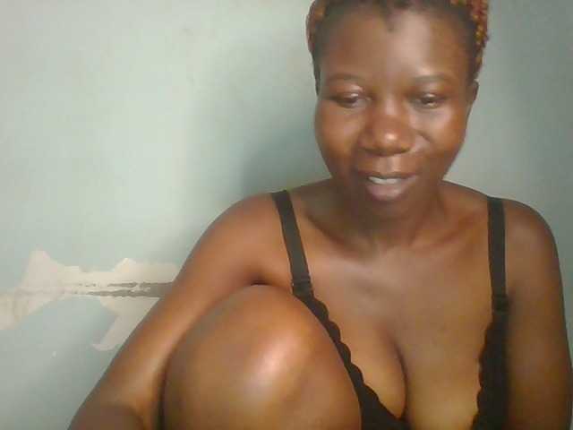 Golden-brownie live cam on BongaCams