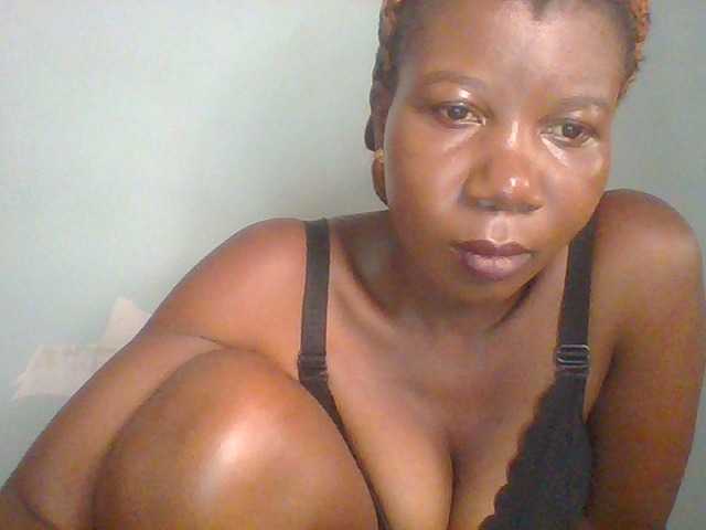 Golden-brownie live cam on BongaCams