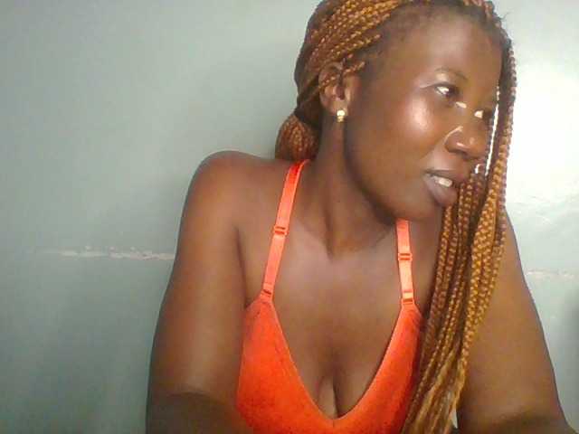 Golden-brownie live cam on BongaCams