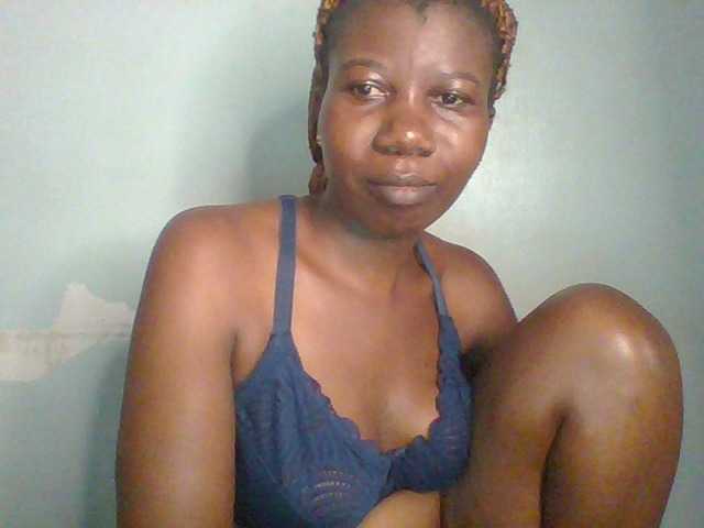 Golden-brownie live cam on BongaCams