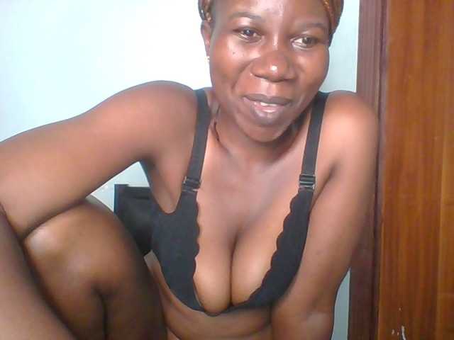 Golden-brownie live cam on BongaCams