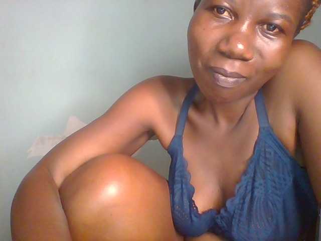 Golden-brownie live cam on BongaCams
