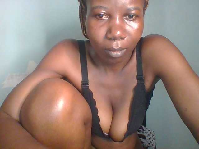 Golden-brownie live cam on BongaCams