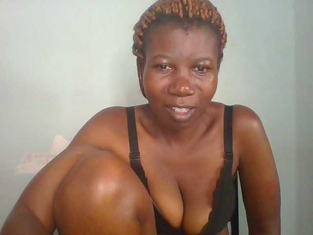 Golden-brownie live cam on BongaCams