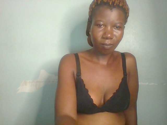 Golden-brownie live cam on BongaCams