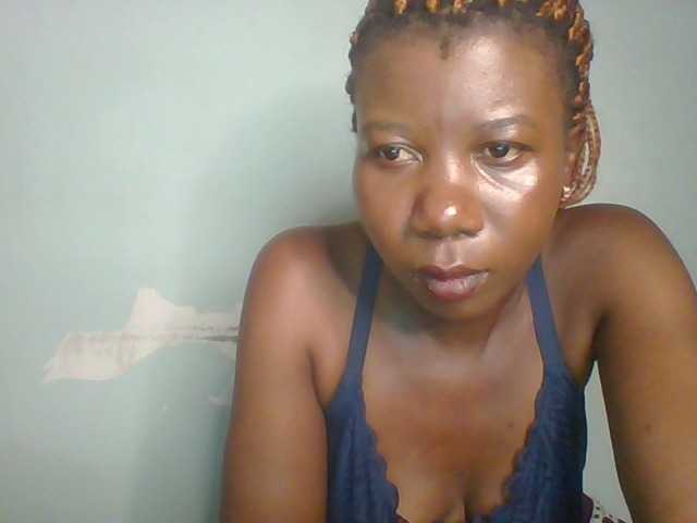 Golden-brownie live cam on BongaCams