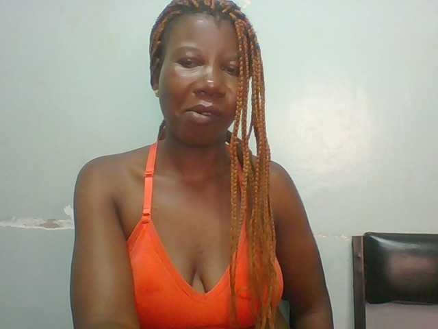 Golden-brownie live cam on BongaCams