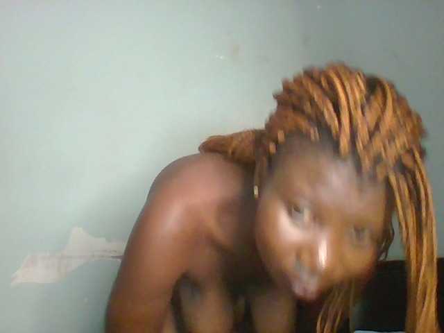 Golden-brownie live cam on BongaCams