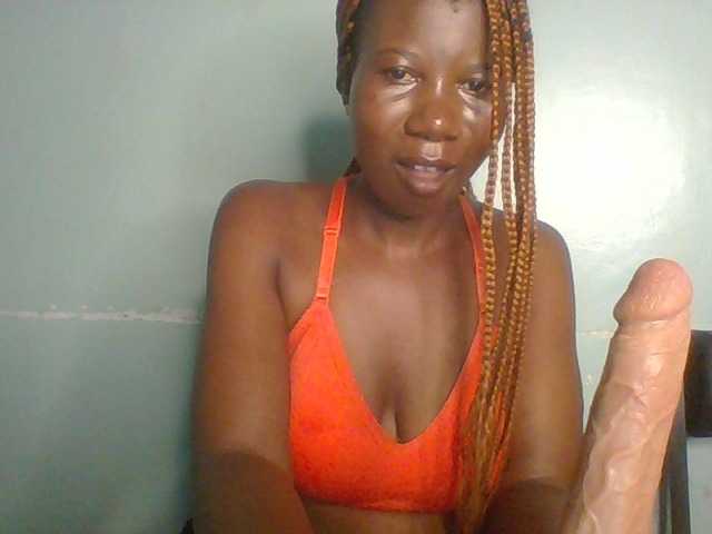 Golden-brownie live cam on BongaCams
