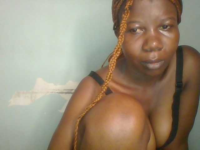 Golden-brownie live cam on BongaCams