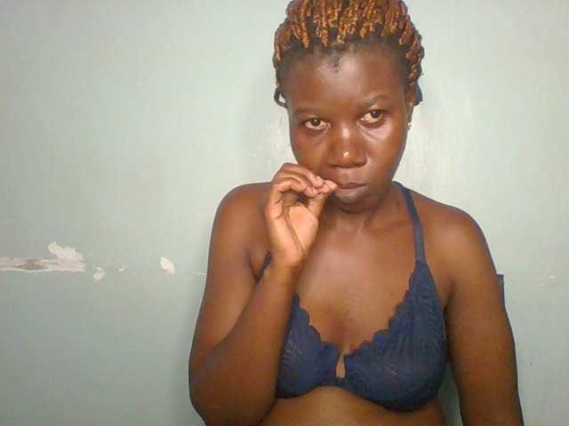 Golden-brownie live cam on BongaCams