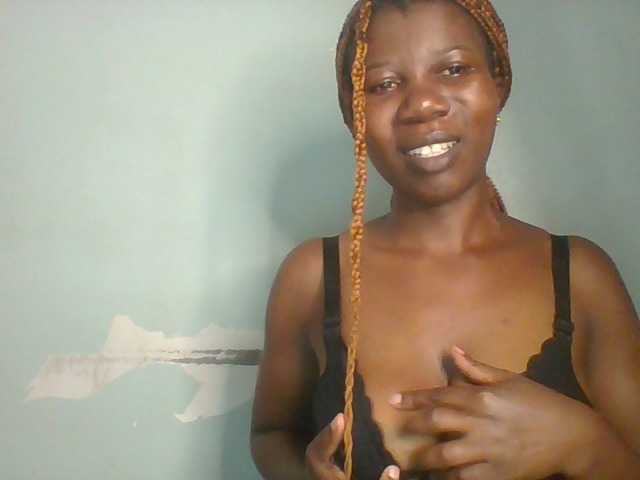 Golden-brownie live cam on BongaCams
