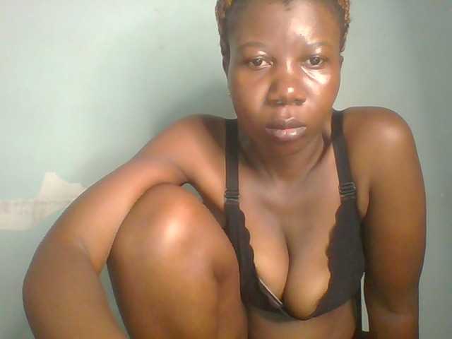 Golden-brownie live cam on BongaCams